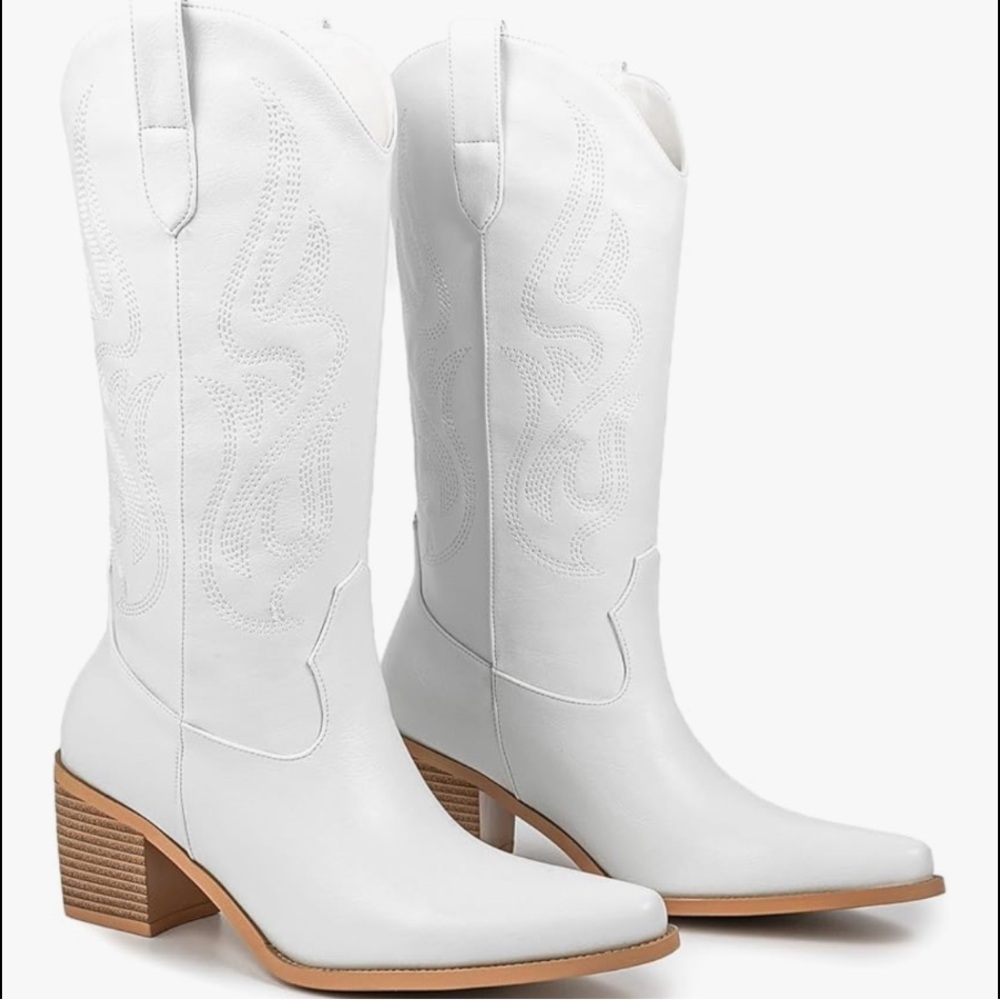 Women’s Classic Western Mid Calf White Cowboy Boot with Embroidery; sz 8